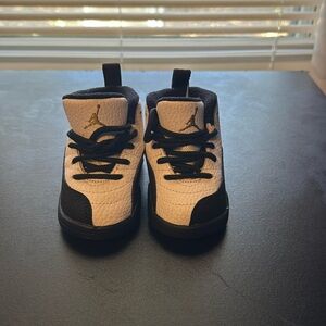 Size 4C Jordan
Jordan’s Black & White
Worn Twice Great Condition